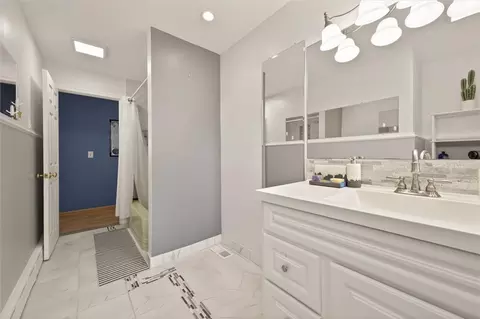 Bath - 126 Wildmere Rd, Irondequoit, NY 14617 photo 4 of 6