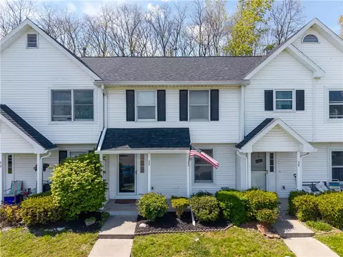 33 Old Meadow Ct, Livonia, NY 14487