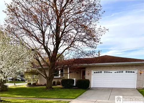 4 Oakwood Dr, Cheektowaga, NY 14227