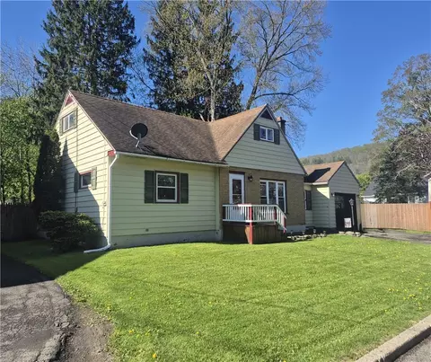 17 Sharon Dr, Norwich, NY 13815