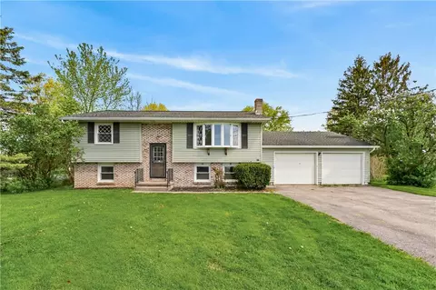 86 Church Rd, Parma, NY 14468
