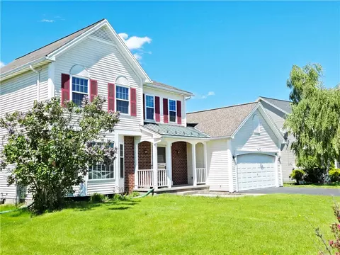 40 Oak Mills Xing, West Henrietta, NY 14586