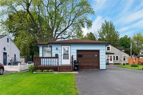 395 Brayton Rd, Greece, NY 14616
