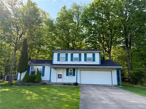 1391 Brookedge Dr, Hamlin, NY 14464