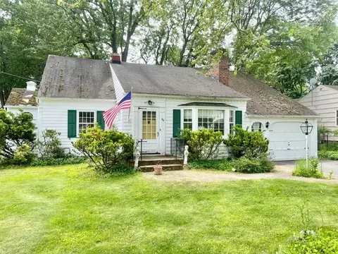 35 Country Ln, Penfield, NY 14526