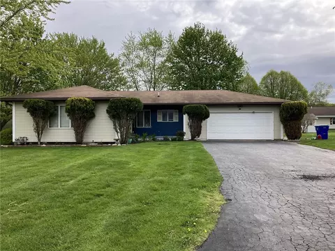 102 Eastview Dr, Shelby, NY 14103