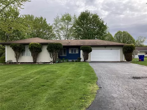 102 Eastview Dr, Shelby, NY 14103