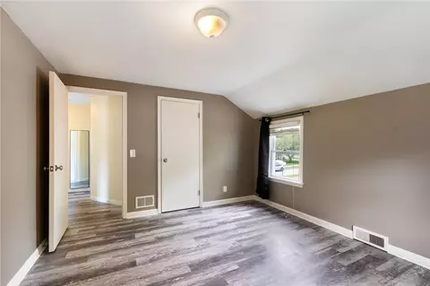 Bedroom - 175 Montclair Dr, Irondequoit, NY 14617 photo 2 of 8