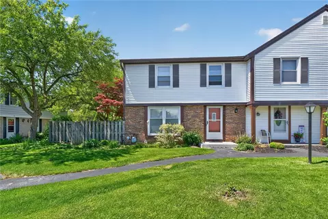 51 Springwood Dr, Webster, NY 14580