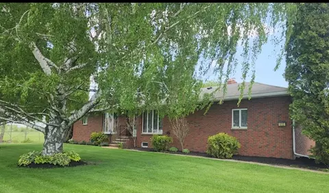805 N Pre Emption Rd, Benton, NY 14527