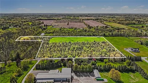 35 Draffin Rd, Parma, NY 14468