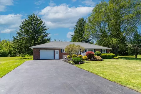 6075 Arbor Rd, Ontario, NY 14519