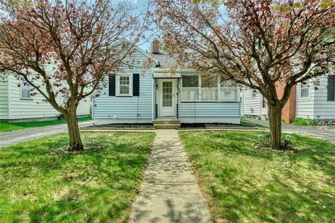 321 Oakwood Rd, Greece, NY 14616