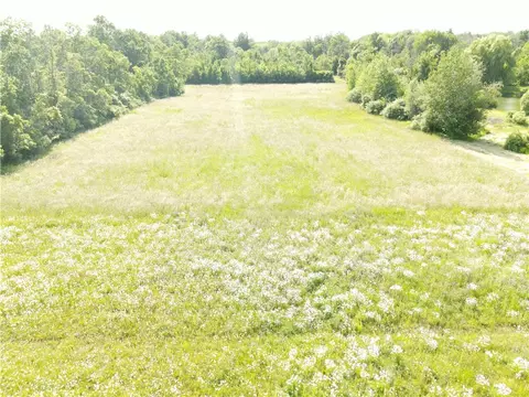 1453 Manitou Rd, Parma, NY 14468
