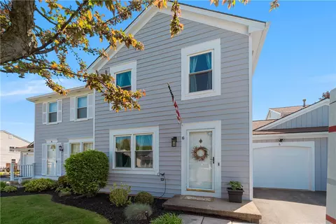 6 S Estate Dr, Webster, NY 14580