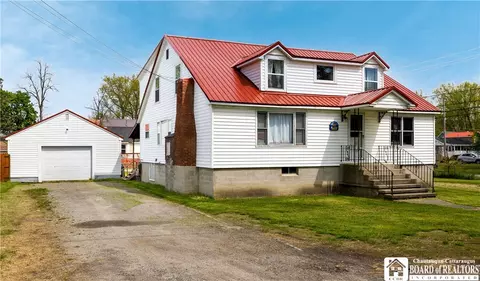 954 Charles St, Hanover, NY 14081