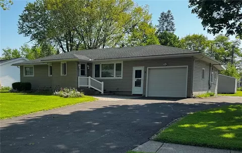4 Capri Dr, Gates, NY 14624
