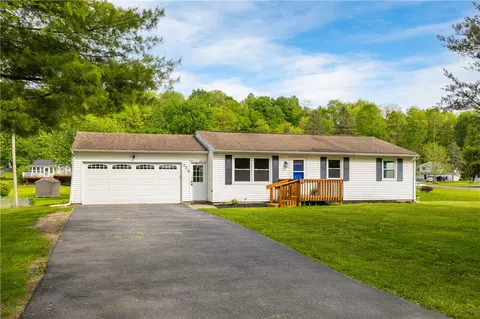 2310 Timberline Dr, Macedon, NY 14502