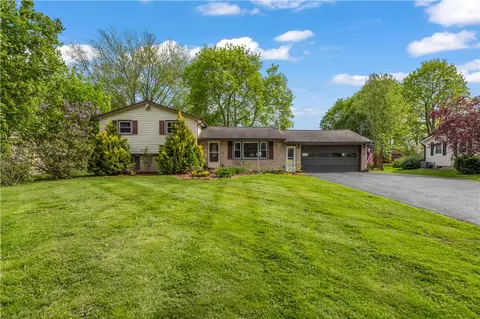 423 Huffer Rd, Parma, NY 14468