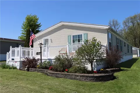 6351 Pebble Brook Ln, Williamson, NY 14589