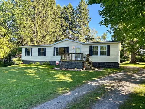 17214 Elizabeth Dr, Holley, NY 14470