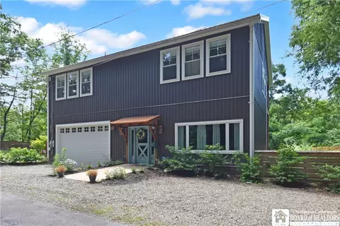10 N Water St, Westfield, NY 14787