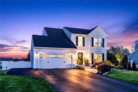 3205 White Pine Ln, Macedon, NY 14502