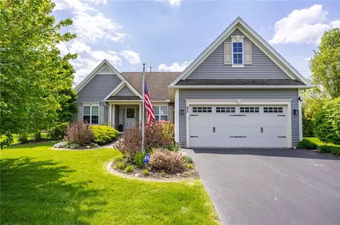 83 Arborway Ln, Greece, NY 14612
