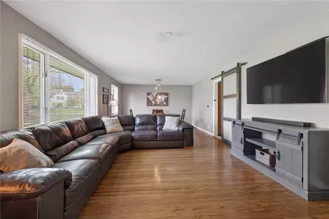 Living - 565 Bay Rd, Webster, NY 14580 photo 4 of 6