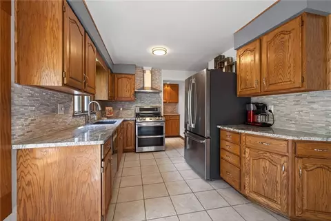 Kitchen - 565 Bay Rd, Webster, NY 14580 photo 3 of 4