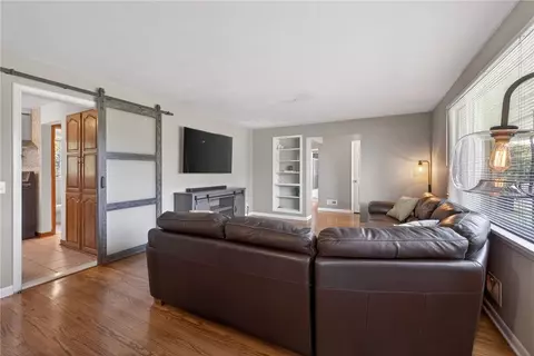 Living - 565 Bay Rd, Webster, NY 14580 photo 2 of 6
