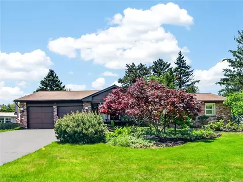 29 Tartarian Cir, Greece, NY 14612