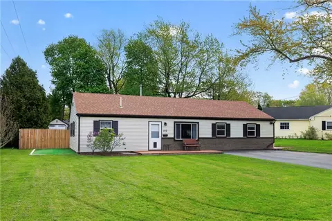 152 Iroquois St, Webster, NY 14580