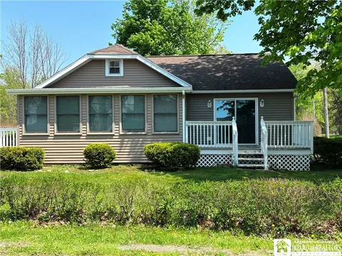 10082 Patterson Ln, Fredonia, NY 14063