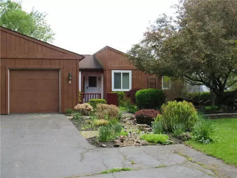 8 Hanningfield Cir, Perinton, NY 14450