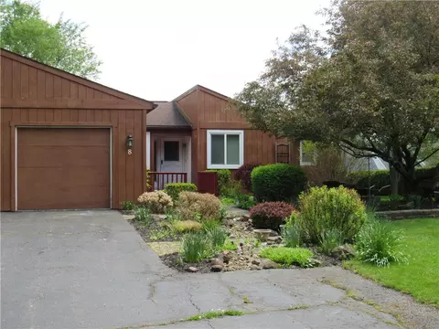 8 Hanningfield Cir, Perinton, NY 14450