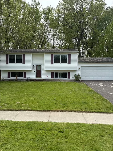 907 Lake Shore Blvd, Irondequoit, NY 14617