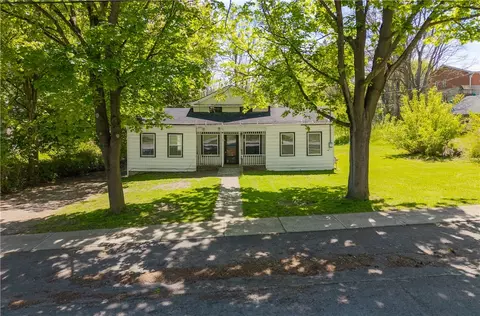 5 Monier St, Naples, NY 14512