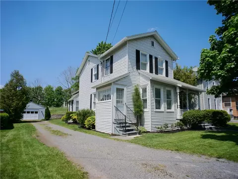 64 Chapin St, Canandaigua, NY 14424