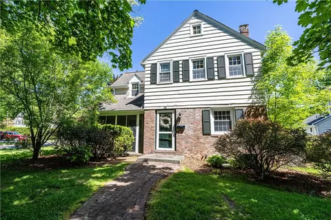 74 Avalon Dr, Rochester, NY 14618