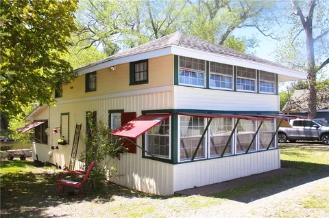 13202 Park Rd, Carlton, NY 14571
