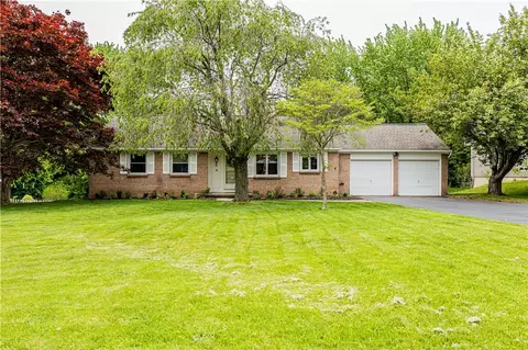 18 Hanford Way, Perinton, NY 14450