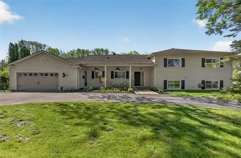 41 Country Club Dr, Rochester, NY 14618