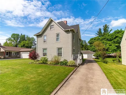 84 Union St, Westfield, NY 14787