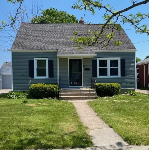 237 75th St, Niagara Falls, NY 14304