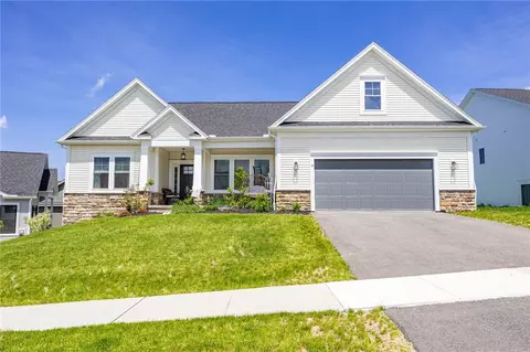 4 Black Wood Cir, Pittsford, NY 14534