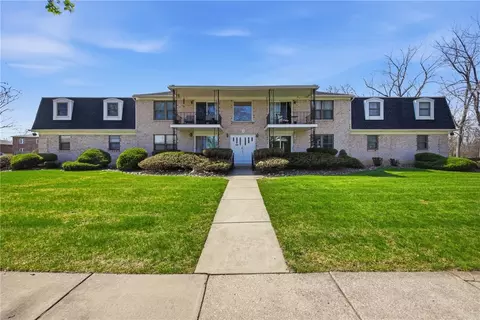 136 Denrose Dr #4, Amherst, NY 14228