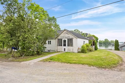 4279 Carrs Cove Rd, Springport, NY 13160