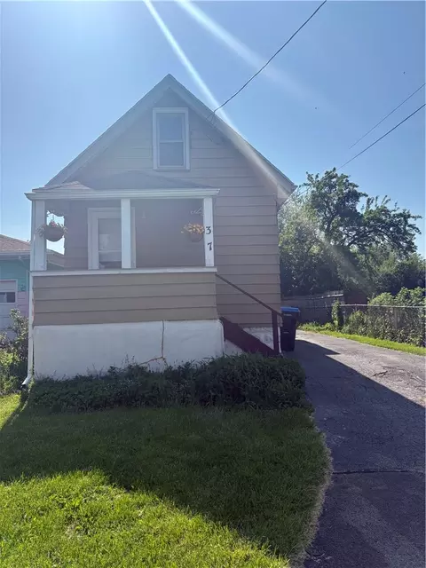 37 Bennett Ave, Irondequoit, NY 14609
