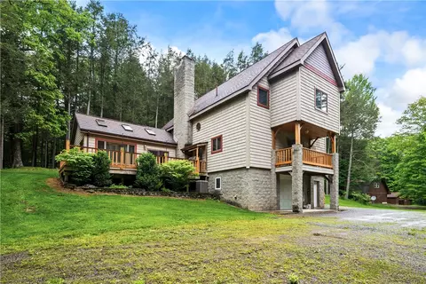 7223 Clement Rd, Naples, NY 14512
